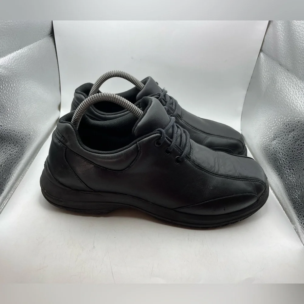 Crocs Slip Resistant black leather mens work sneakers size 8